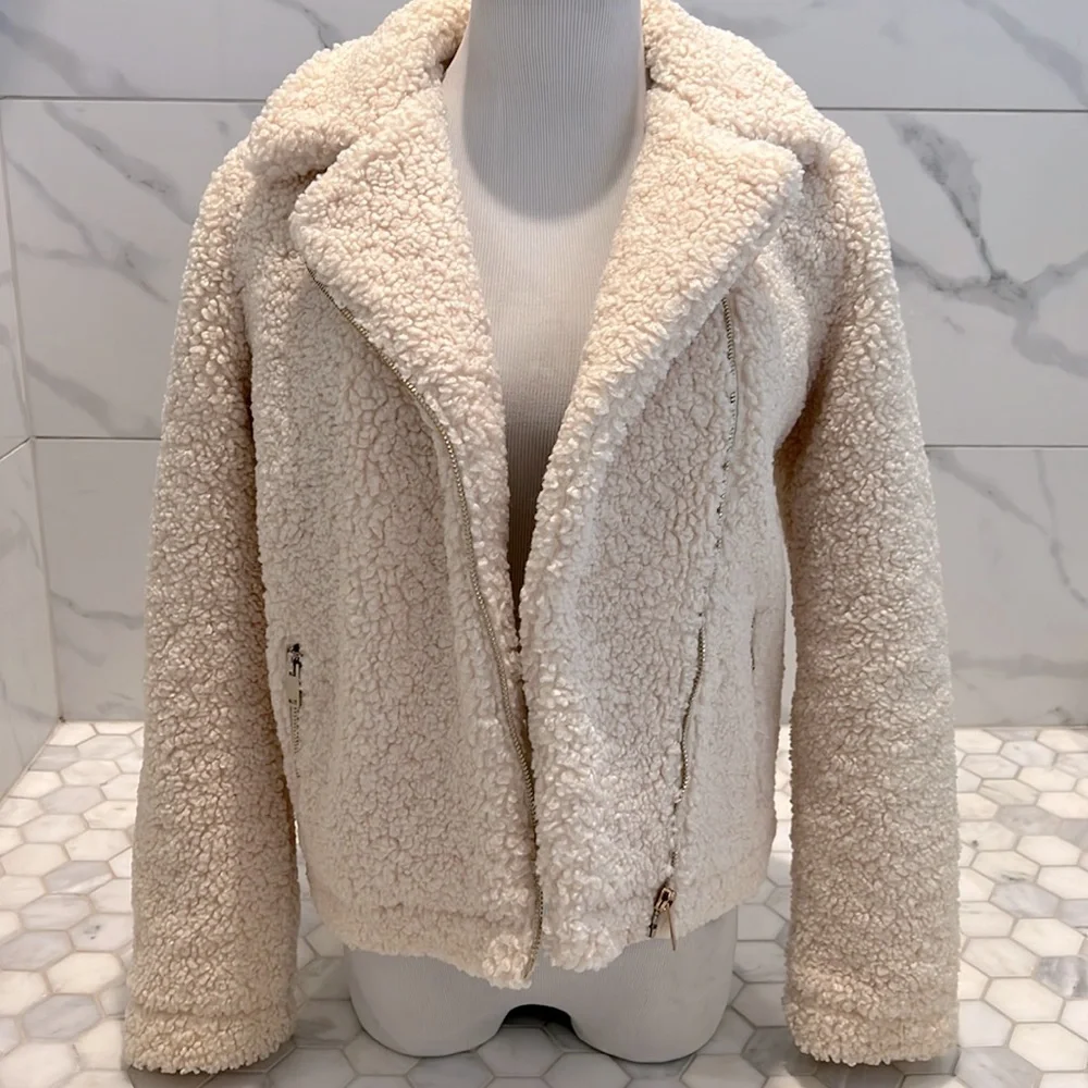 Forever 21 Cream Sherpa Jacket Girl’s Size 13/14